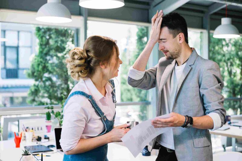 Conflictos laborales: cómo lidiar con las diferencias entre dos empleados de un equipo