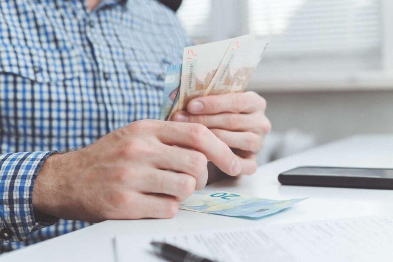Desde este enero todos los trabajadores cobrarán menos por esta nueva retención del MEI: todo lo que debes saber