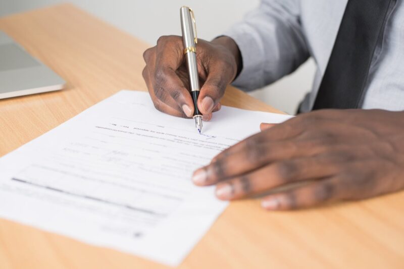 Contrato de Relevo: Elementos Clave y Aplicación